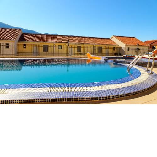 Apartment with pool
