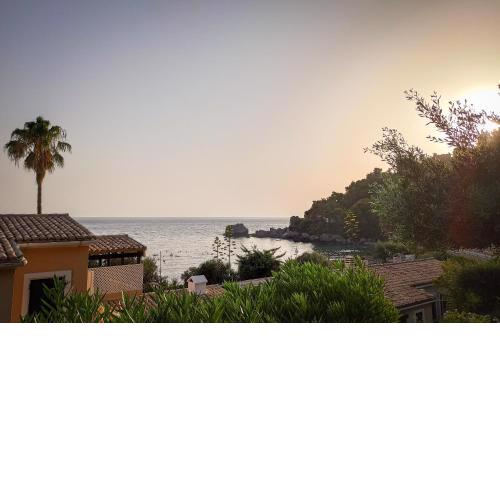 Apartment with PRIVATE GARDEN, next to the beach