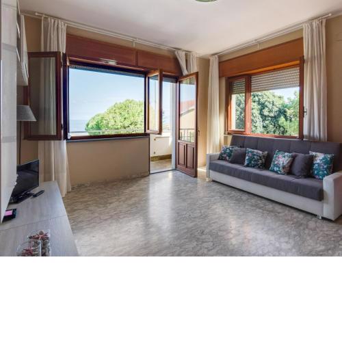 Apartment with sea view