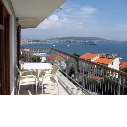 Apartment with splendid sea view