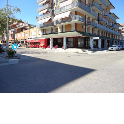 apartment with terrace for 5 people near the beach