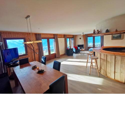 Apartment with the most beautiful panorama view! - 4 Bedrooms, 2 Bathrooms, Big Corner GARDEN with WIDE VIEW on the Mountains and the Amazing Rhone Valley!