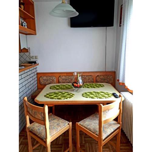 Apartments and rooms Brunko