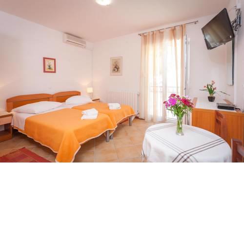 Apartments and rooms by the sea Brela (Makarska) - 13118