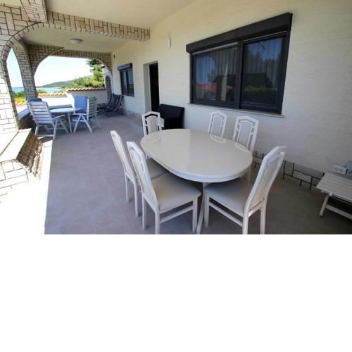 Apartments and rooms by the sea Pirovac (Sibenik) - 13654