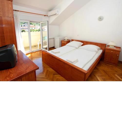 Apartments and rooms by the sea Slatine (Ciovo) - 1139
