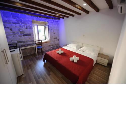 Apartments and rooms by the sea Split - 17934