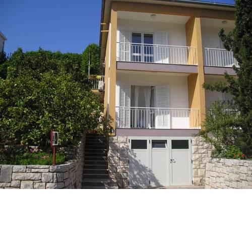 Apartments and rooms Frano