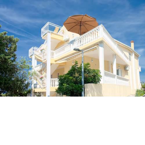 Apartments and rooms Gojko