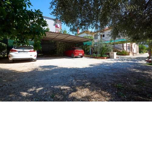 Apartments and rooms Ivo