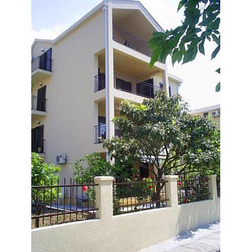 Apartments and rooms Marija