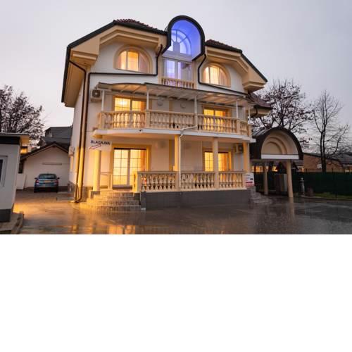 Apartments and Rooms Rubina
