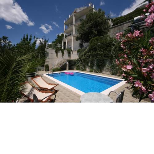 Apartments and rooms with a swimming pool Brela (Makarska) - 6828