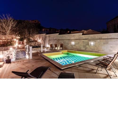 Apartments and rooms with a swimming pool Sumartin (Brac) - 13483