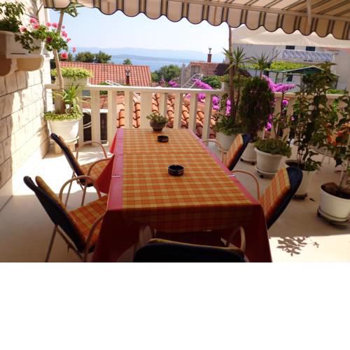 Apartments and rooms with parking space Bol (Brac) - 14493