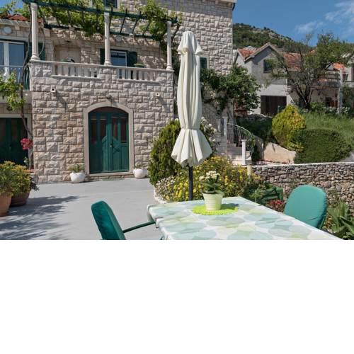 Apartments and rooms with parking space Bol (Brac) - 15418