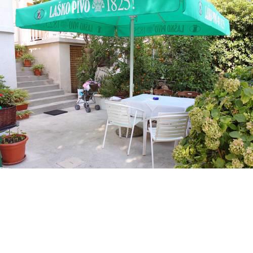 Apartments and rooms with parking space Bol (Brac) - 2878