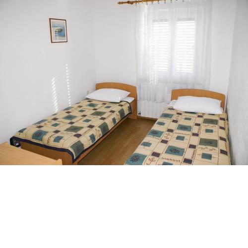 Apartments and rooms with parking space Bol (Brac) - 2926