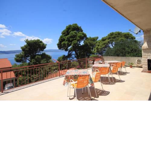 Apartments and rooms with parking space Brela (Makarska) - 2717