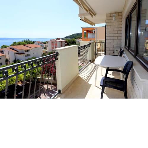 Apartments and rooms with parking space Duce (Omis) - 10303
