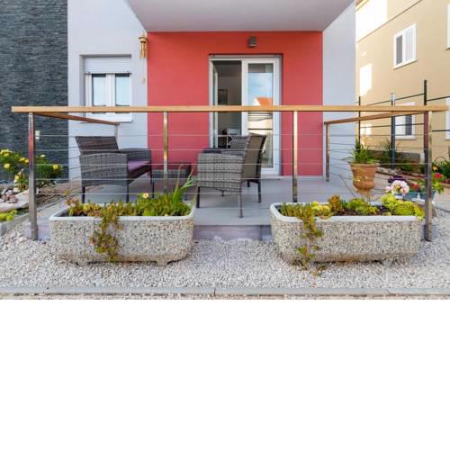 Apartments and rooms with parking space Grebastica (Sibenik) - 17831