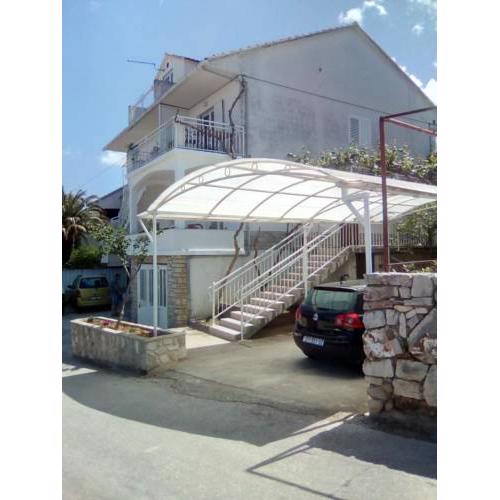 Apartments and rooms with parking space Jelsa (Hvar) - 13513