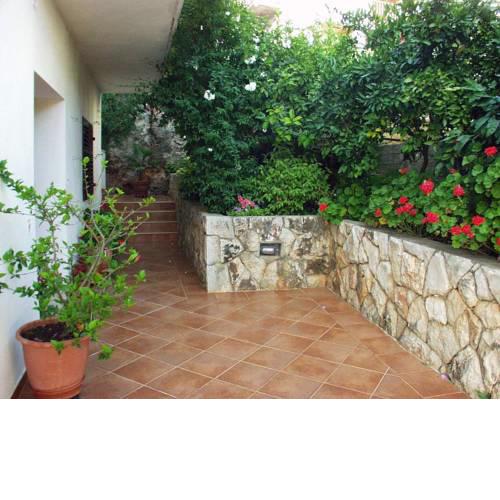 Apartments and rooms with parking space Jelsa (Hvar) - 4640