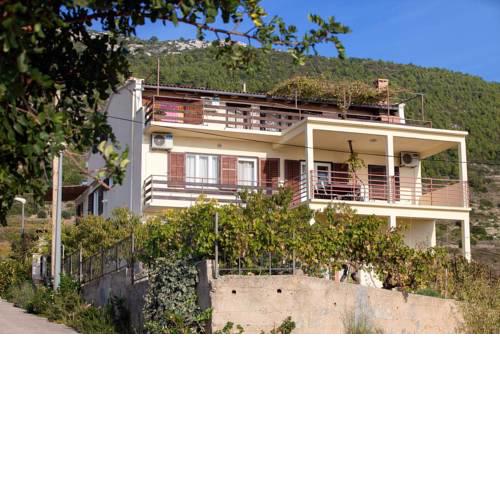 Apartments and rooms with parking space Komiza (Vis) - 8844
