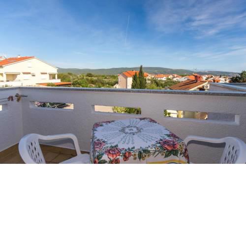 Apartments and rooms with parking space Krk - 5294