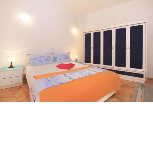 Apartments and rooms with parking space Makarska - 6767