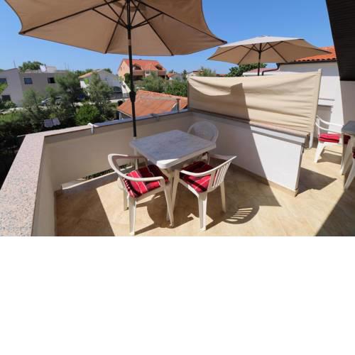 Apartments and rooms with parking space Nin (Zadar) - 11402