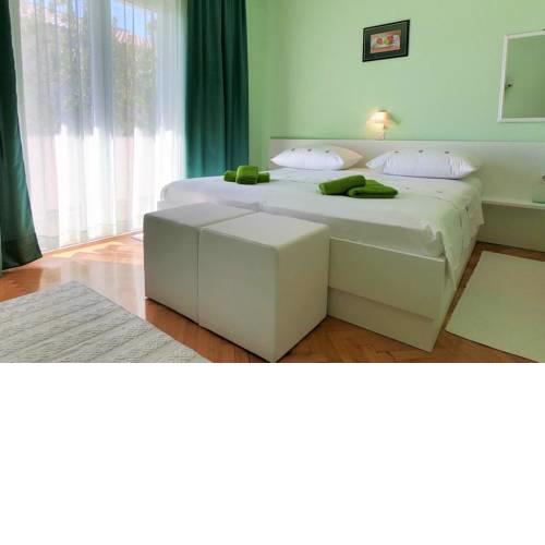 Apartments and rooms with parking space Palit (Rab) - 4971