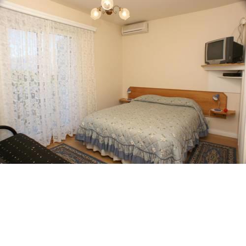 Apartments and rooms with parking space Sumartin (Brac) - 757