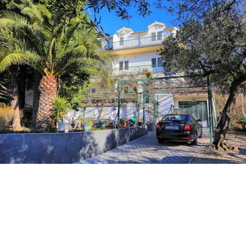 Apartments and rooms with parking space Tucepi (Makarska) - 16914