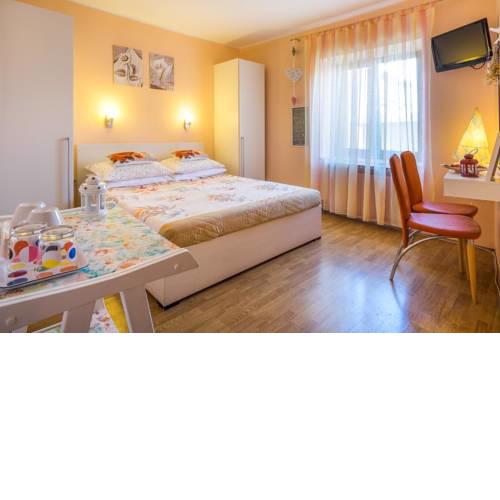 Apartments and rooms with parking space Vrbnik (Krk) - 5302
