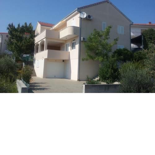 Apartments and rooms Zubak