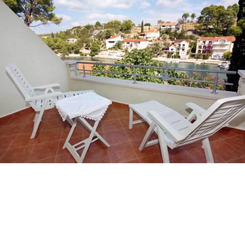 Apartments by the sea Bobovisca na Moru (Brac) - 5683