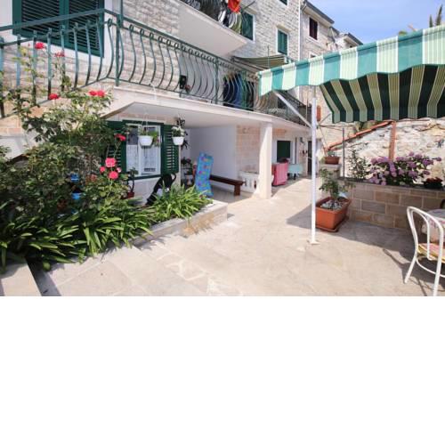 Apartments by the sea Bol (Brac) - 13413