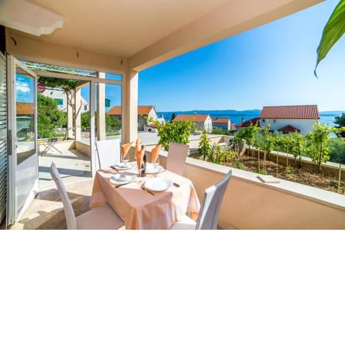 Apartments by the sea Bol (Brac) - 13665
