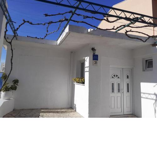 Apartments by the sea Brist, Makarska - 19330