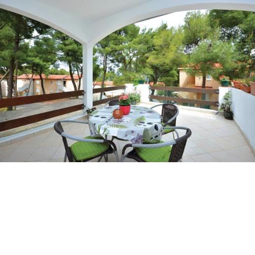 Apartments by the sea Jelsa (Hvar) - 12247