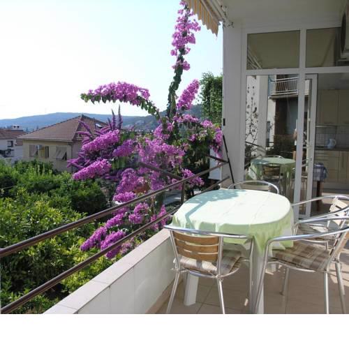 Apartments by the sea Jelsa (Hvar) - 14754