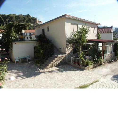 Apartments by the sea Jelsa (Hvar) - 584