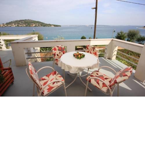Apartments by the sea Kali (Ugljan) - 8503