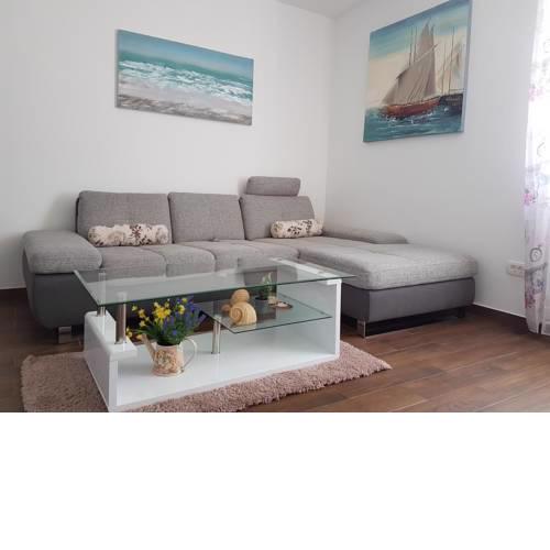 Apartments by the sea Kastel Kambelovac (Kastela) - 13349