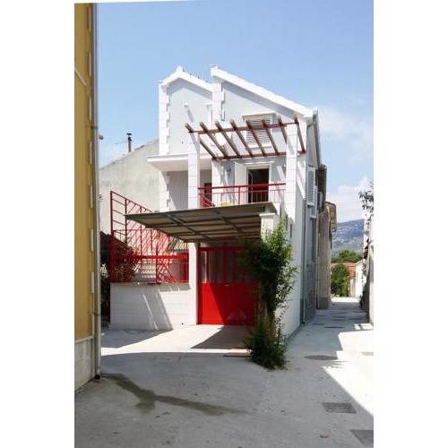 Apartments by the sea Kastel Stafilic (Kastela) - 18036