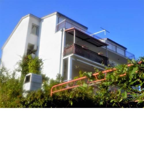 Apartments by the sea Kastel Stari (Kastela) - 13578