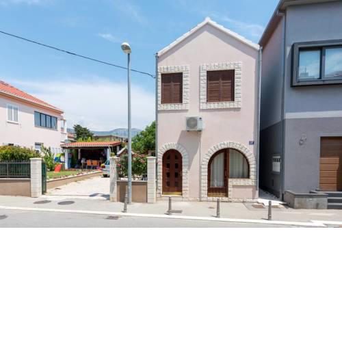 Apartments by the sea Kastel Stari (Kastela) - 15894