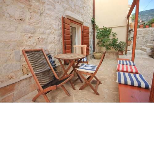 Apartments by the sea Komiza (Vis) - 3035