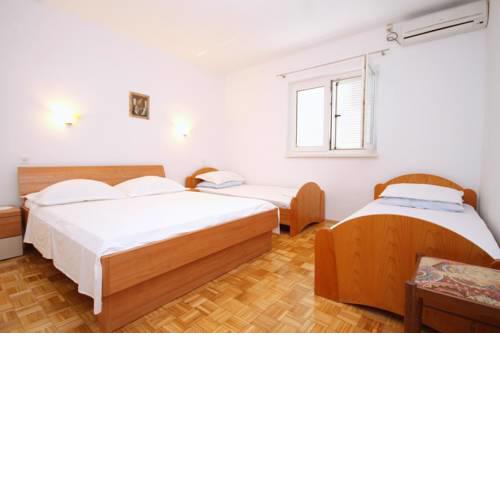 Apartments by the sea Kustici (Pag) - 9360